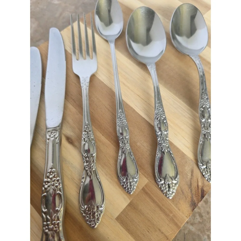 Vintage Oneida Assorted Lot  1977 Huntington‎ Wm A Rogers Deluxe Stainless